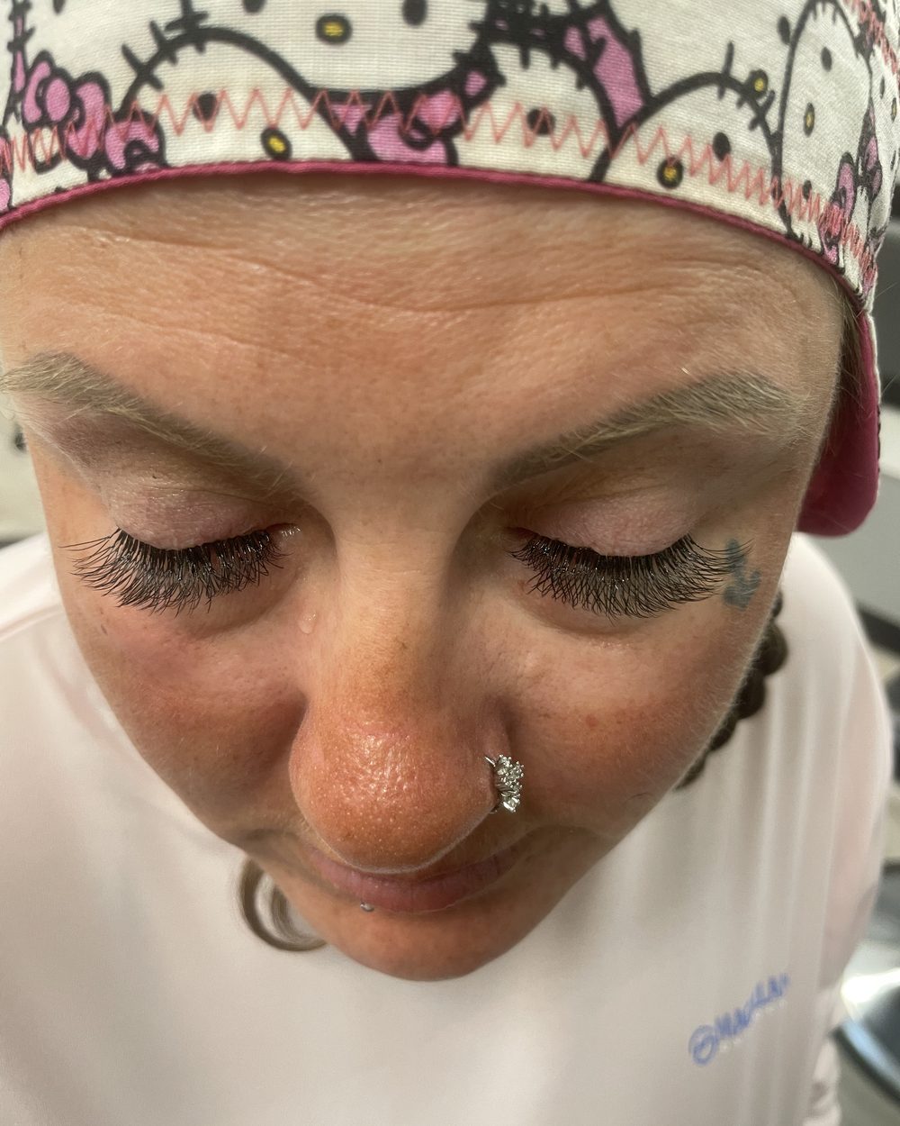 A full set of eyelash extensions after application
